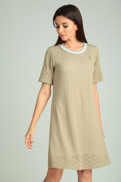 Платье прямое из кружевного трикотажа с брошей Michel chic 2098 бежевый - фото 6