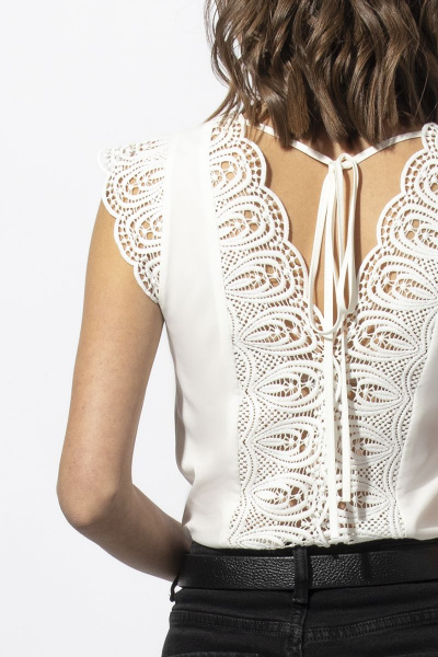 Блуза с кружевной окантовкой и завязками на спине VIZAVI 673 молочный - фото 9