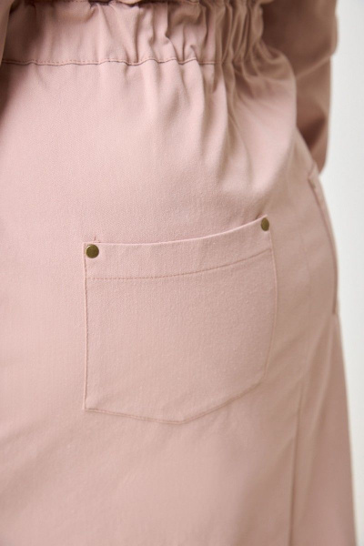 Платье из текстиля с накладными карманами и резинкой по талии Anelli 920 пудра - фото 6
