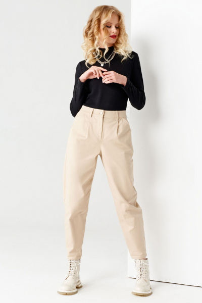 Брюки зауженные с высокой посадкой и складками для яркой девушки Панда 47360z молочный - фото 1