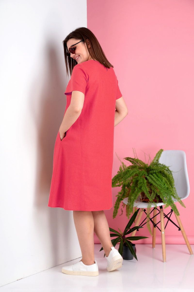 Платье трапециевидного силуэта с декоративной вышивкой и разрезом Ивелта плюс 1782/2 коралл - фото 3