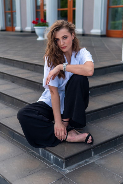 Костюм из вискозы с жакетом-кимано и свободными брюками Andina 916 черный+белый - фото 5