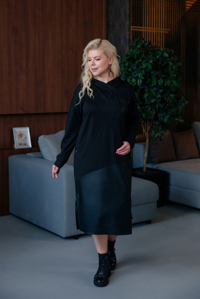 Платье зауженное с капюшоном и диагональными подрезами ASV 2487 черный - фото 10