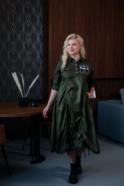 Платье расширенного силуэта с кокетками и карманами ASV 2533 хаки - фото 1