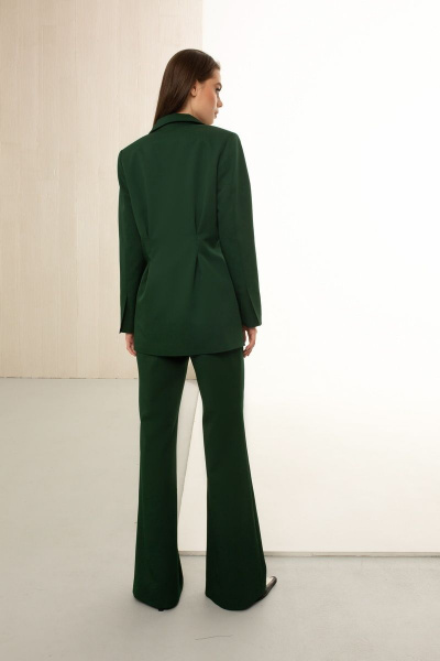 Костюм двойка из текстаиля жакет и брюки зеленый AURA otd 9113 изумруд - фото 6