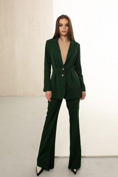 Костюм двойка из текстаиля жакет и брюки зеленый AURA otd 9113 изумруд - фото 1