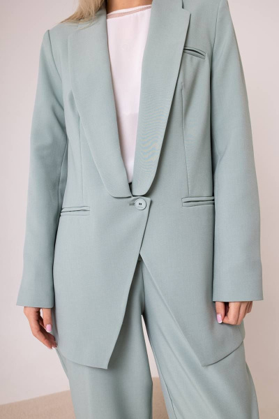 Костюм брюки и жакет из костюмной ткани с рельефами SandyNa 13860 жемчужно-серый - фото 4