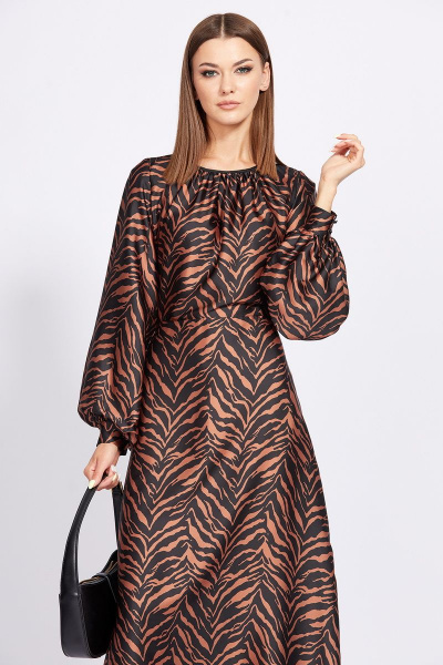 Платье из атласа с анималистичным принтом и сборкой EOLA 2287 корица_рисунок - фото 4