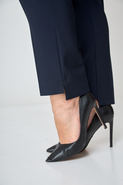 Деловой комплект из топа, жакета и брюк с резинкой БАГРЯНИЦА 5057 синий - фото 17