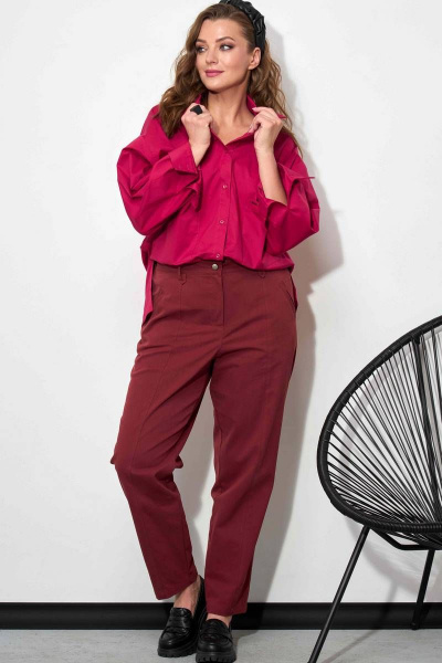 Модные джинсы slouchy из облегченной ткани с прорезными карманами SOVA 11102 бордо - фото 1