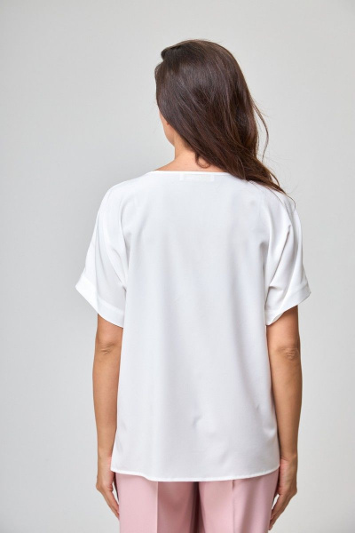 Блуза-топ из текстиля с прямым силуэтом и округлым вырезом Anelli 1082 молочный - фото 4