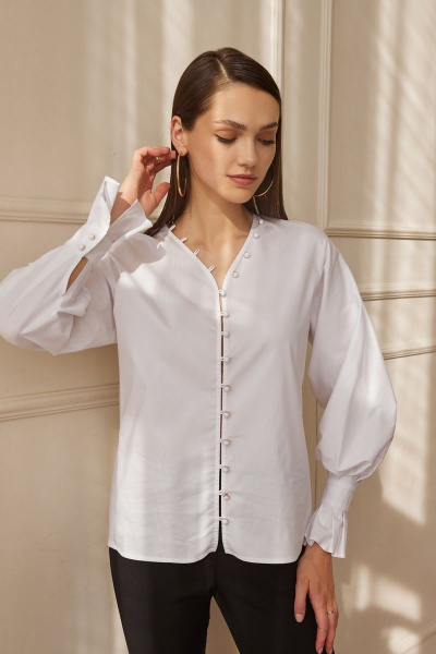 Белая блуза из рубашечного хлопка с оборками и складками DAVYDOV 9037 - фото 4