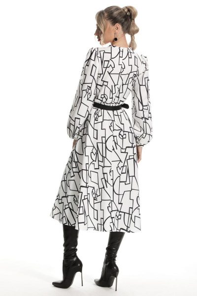 Платье демисезонное из ткани с геометрическим узором и воротником Golden Valley 4870 белый - фото 3
