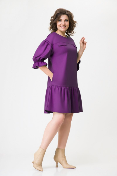 Платье батал из мягкого текстиля с воланами и спущенными плечами Орхидея 1193e ежевика - фото 4