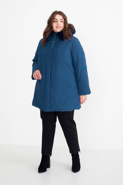 Пальто женское утепленное с меховым капюшоном и застежкой на молнию Bugalux 437 170-цвет изумруд - фото 4