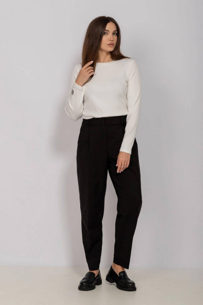 Белый демисезонный джемпер в рубчик с длинным рукавом Mislana 810 белый - фото 3