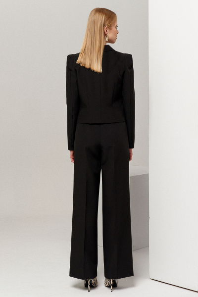 Деловый трикотажный укороченный жакет с пуговицами и вырезом Панда 122030w черный - фото 3