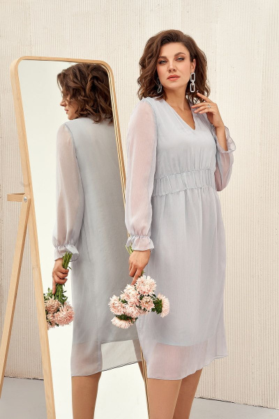 Сердечное платье из шифона с рельефами и сборкой IVA 1428 серый - фото 1