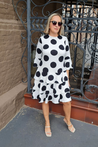 Летнее трикотажное платье с воланами и рукавами 3/4 Shymoda 63-16 белый_черный_горох - фото 2