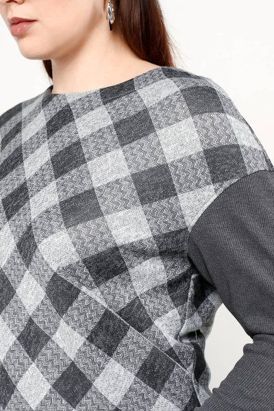 Джемпер в клетку свободного силуэта из трикотажа в лапшу La rouge 3229 серый-(клетка) - фото 5