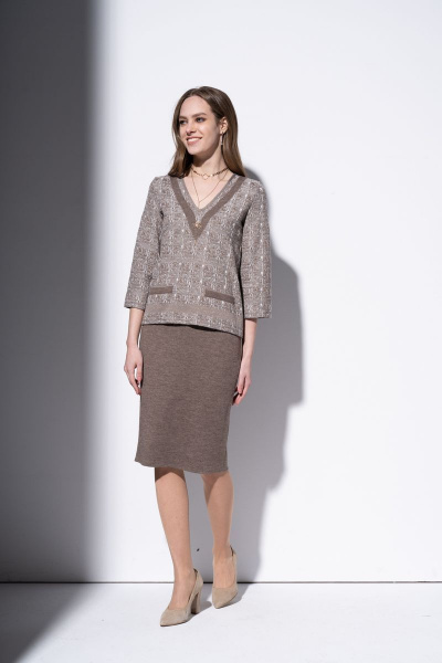 Коричневый джемпер с карманами и брошью, в стиле casual Barbara Geratti С4066BG кора/молочный - фото 2