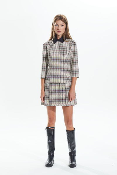 Платье деловое из текстиля с брошей и складками по бедрам DAVA 119В - фото 1