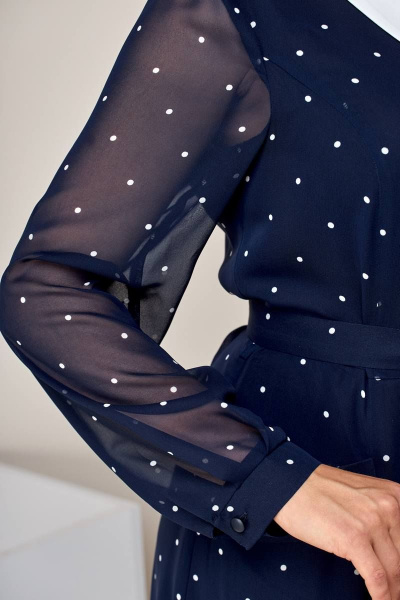 Платье полуприлегающее с рельефами и вырезом V Moda Versal П2399 т.синий_горох - фото 8