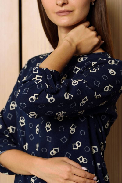 Блуза демисезонная синяя из вискозы с классическим кроем Femme & Devur 70048 3.74F(170) - фото 3