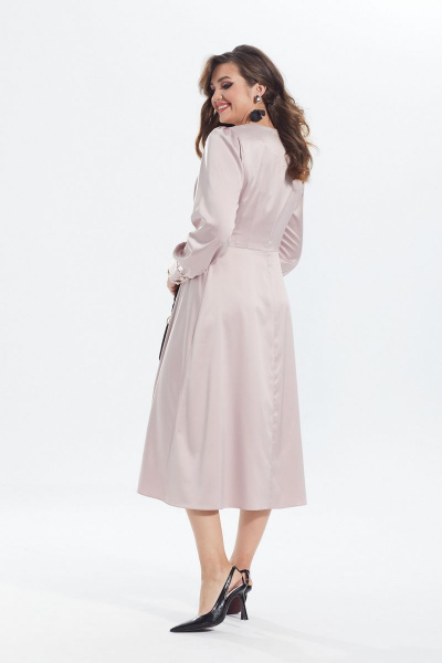 Приталенное платье с асимметричной полочкой и декоративным поясом MALI 422-084 пудра - фото 9