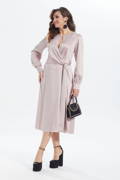Приталенное платье с асимметричной полочкой и декоративным поясом MALI 422-084 пудра - фото 6