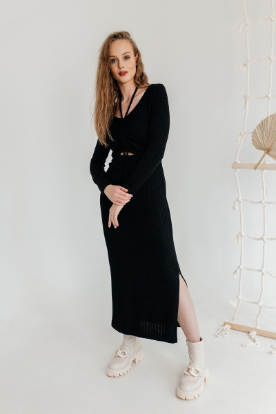 Платье трикотажное с подрезом-щелью на талии AMORI 9611 черный - фото 1