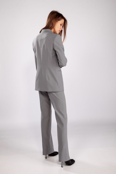 Серый деловой костюм из текстиля с высокой посадкой THE NAME 2225 серый - фото 6