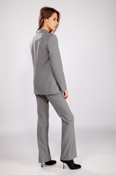 Серый деловой костюм из текстиля с высокой посадкой THE NAME 2225 серый - фото 2