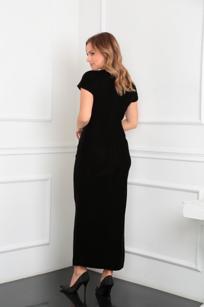 Демисезонное платье из бархата с драпировкой и украшением Lady Line 536 черный - фото 5