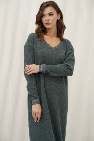 Длинное трикотажное платье с V-образным вырезом Fantazia Mod 4333 - фото 3