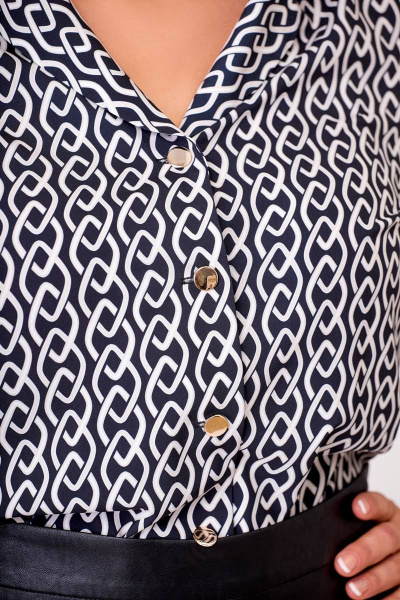 Мультиколор блуза с пиджачным воротником и декоративной застёжкой Swallow 632 черно-бежевые_цепи - фото 7