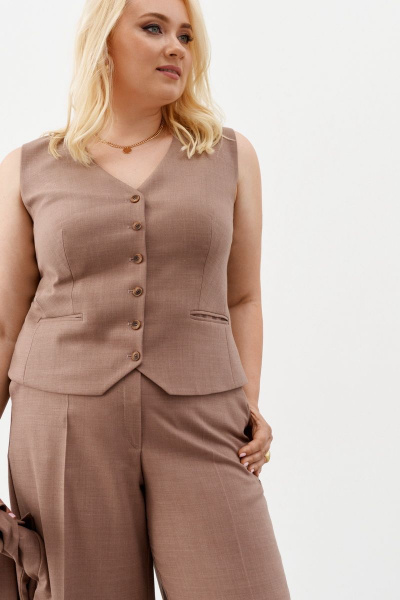 Классический жилет из костюмной ткани с V-образным вырезом Ketty К-02237 кофейный - фото 1