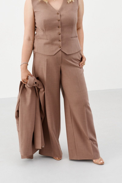 Классический жилет из костюмной ткани с V-образным вырезом Ketty К-02237 кофейный - фото 4