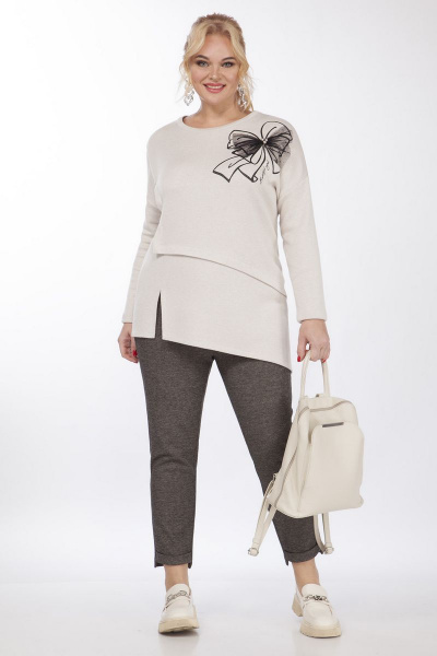 Костюм 2-ка из трикотажа: блузка с разрезом и прямые брюки Matini 1.1463 беж+коричневый - фото 1