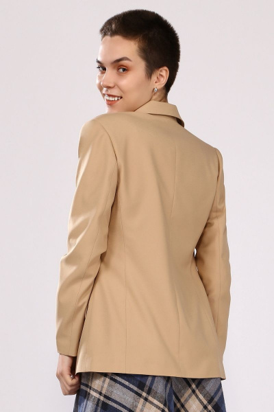 Бежевый жакет полуприталенный с лацканами и карманами Angelina & Сompany 780 - фото 2