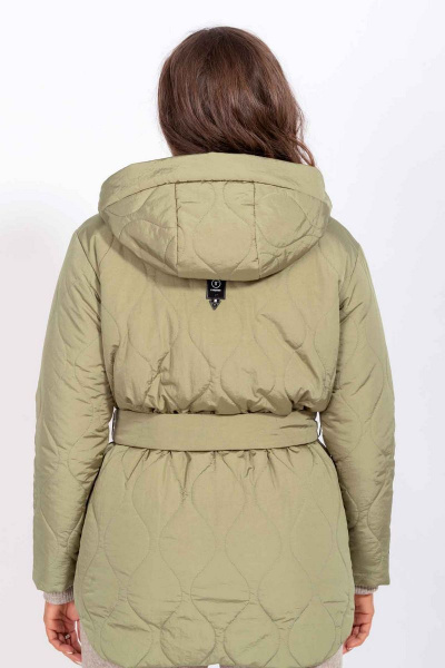 Демисезонная утеплённая куртка с поясом и капюшоном Mislana С848 фисташка - фото 6
