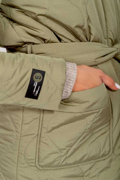 Демисезонная утеплённая куртка с поясом и капюшоном Mislana С848 фисташка - фото 7