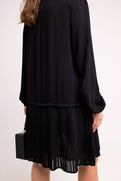 Демисезонное платье с декоративными вытачками SandyNa 130109 черный - фото 12