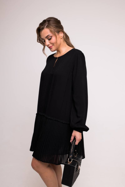 Демисезонное платье с декоративными вытачками SandyNa 130109 черный - фото 8