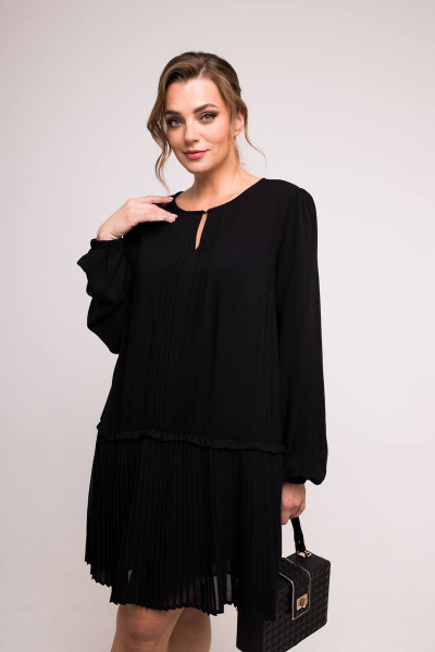 Демисезонное платье с декоративными вытачками SandyNa 130109 черный - фото 4
