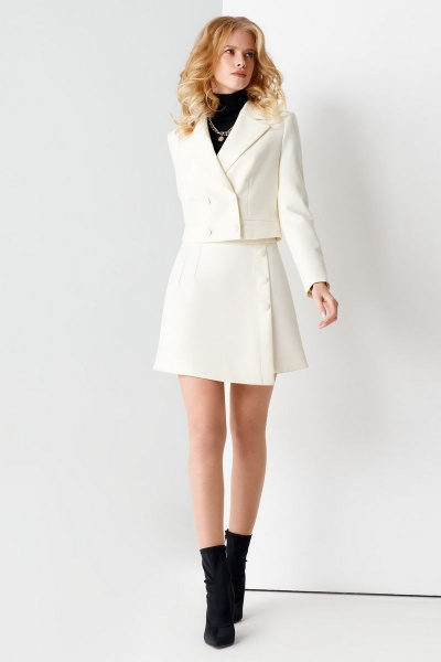 Короткий женский жакет из трикотажа с английским воротником Панда 54430w молочный - фото 1