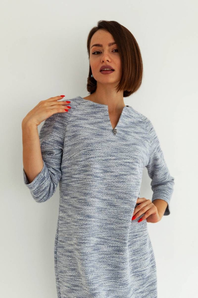 Дизайнерское платье-кокон из жакардовой ткани с V-вырезом ARTiMODA 322-19 серо-голубой - фото 8