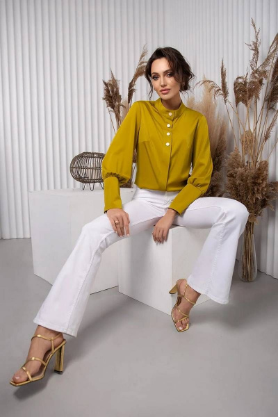 Блуза из экошелка с объемным рукавом и фигурной стойкой Daloria 6134 оливковый - фото 7