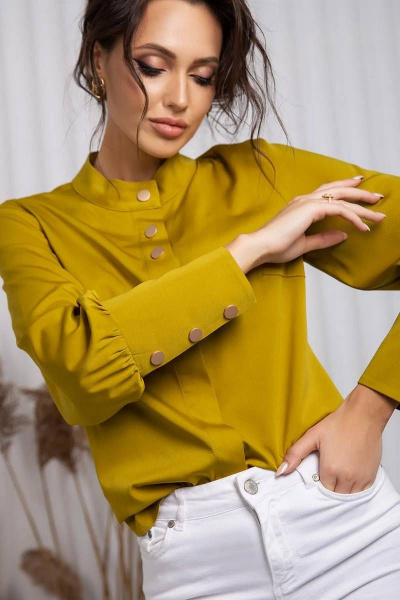 Блуза из экошелка с объемным рукавом и фигурной стойкой Daloria 6134 оливковый - фото 6