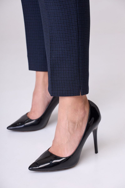 Брюки БелЭльСтиль 586-1 04 22 черно-синяя клетка - фото 3